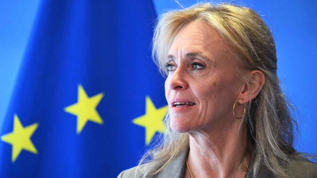 冰岛拟重启加入欧盟谈判，外长冈纳斯多蒂尔称最快2028年可成员国。法新社