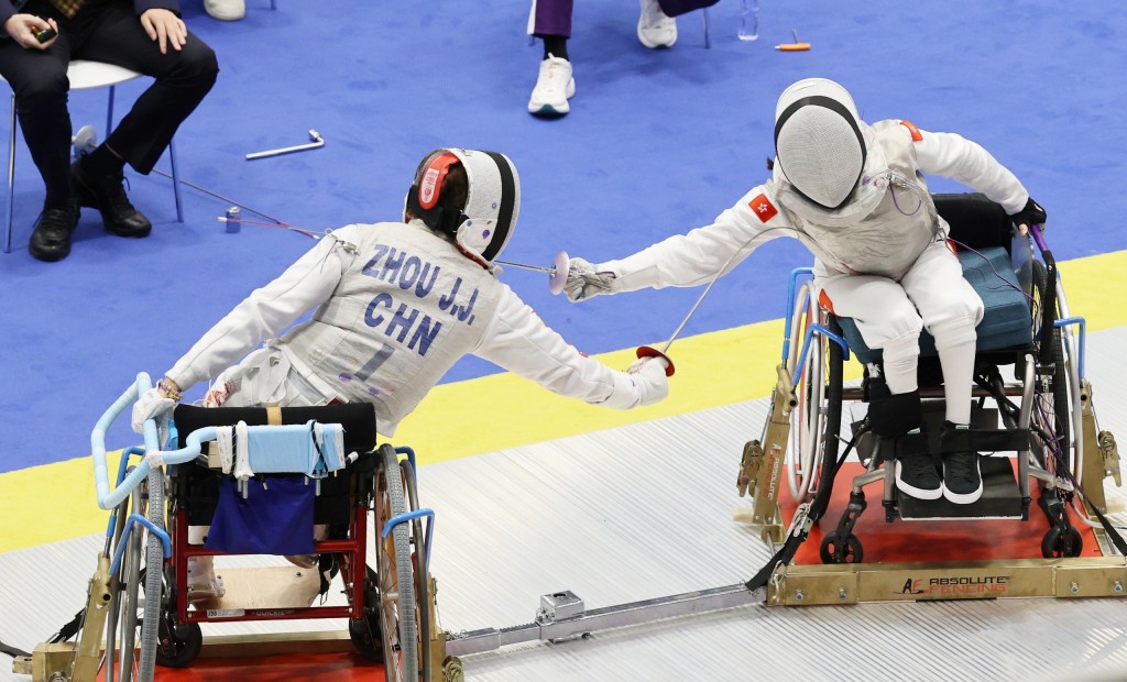 雅婷(右)在比賽中。徐嘉華攝 雅婷(右)在比賽中。徐嘉華攝