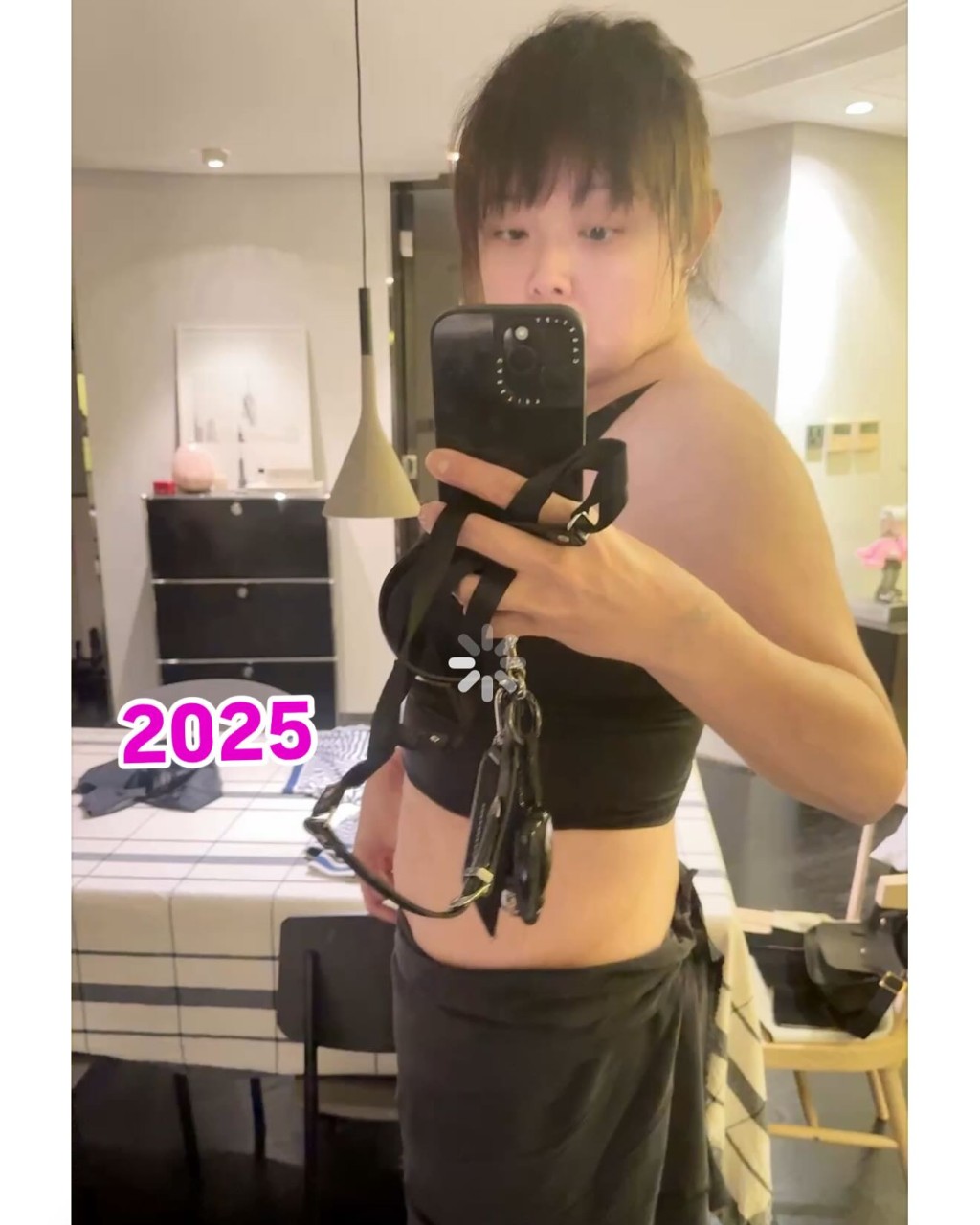 細細粒2025年近照，連肚腩都幾乎消失。