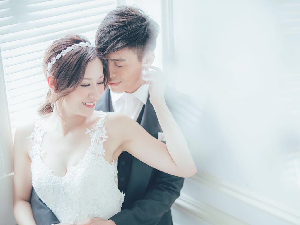 2016年结婚与澳门主播女友郑加盈结婚。