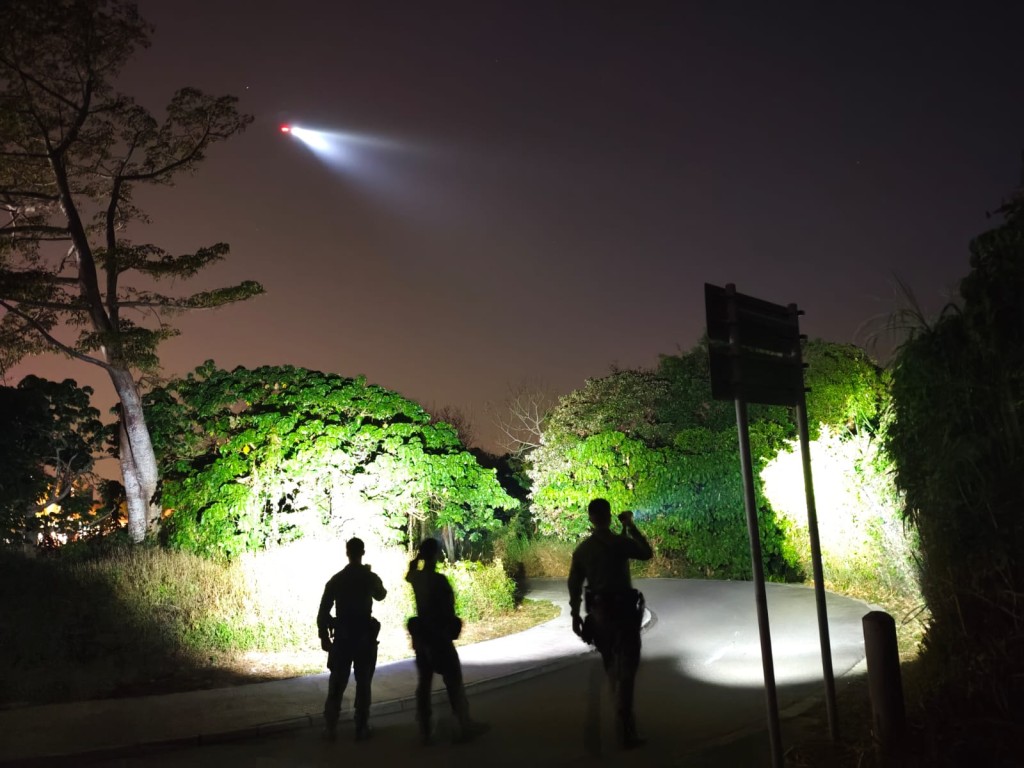 警方海陸空搜查山野，打擊爆竊案。警方圖片