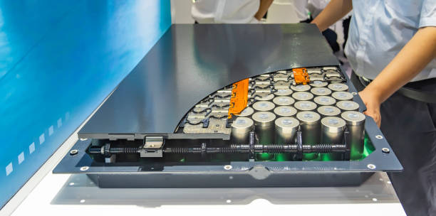 附BMS電池管理系統的鋰電池組可用於電動車或儲能電站。 iStock配圖