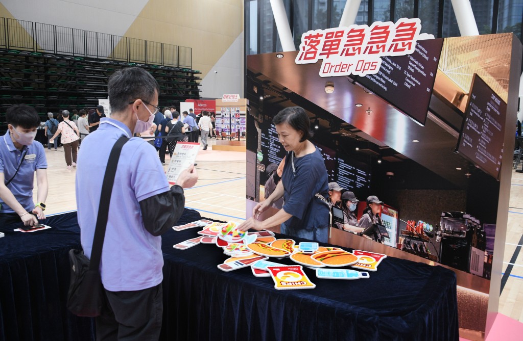 參加者可試玩多款攤位遊戲。 參加者可試玩多款攤位遊戲。