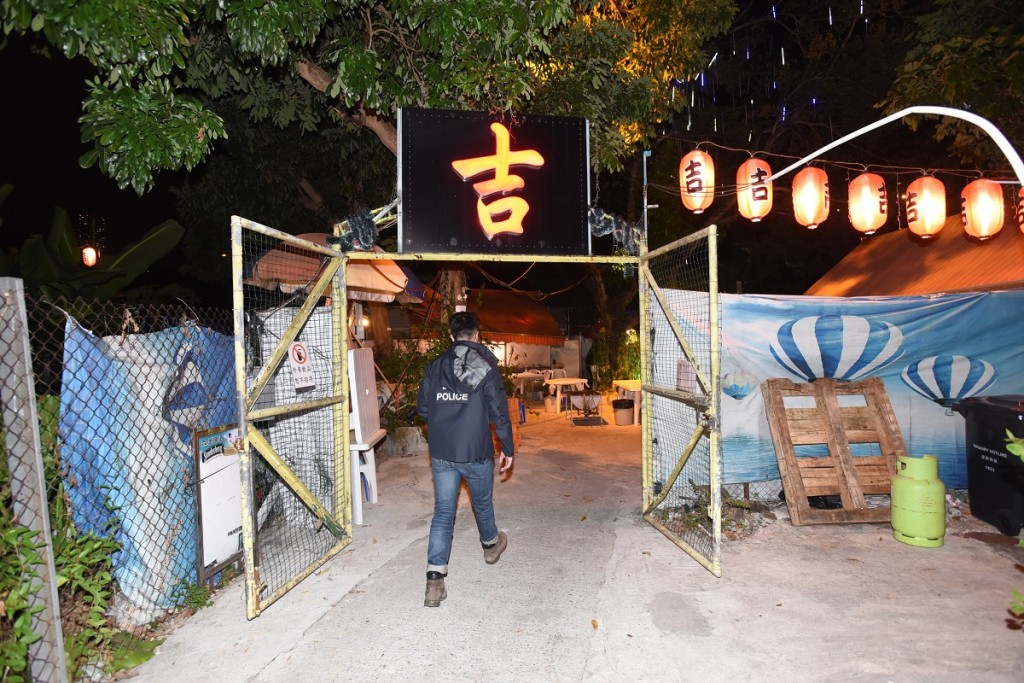 九華徑燒烤場涉無牌經營昨日遭警方及食環署人員巡查。資料圖片
