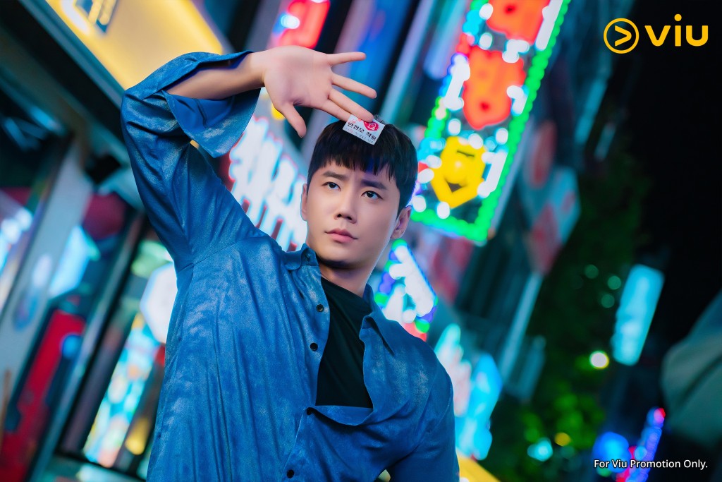 李濬榮零偶包演出。 李濬榮零偶包演出。