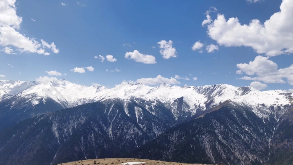 四川阿壩藏族自治州的洛日依甲山發生山難，已有1人死亡。小紅書