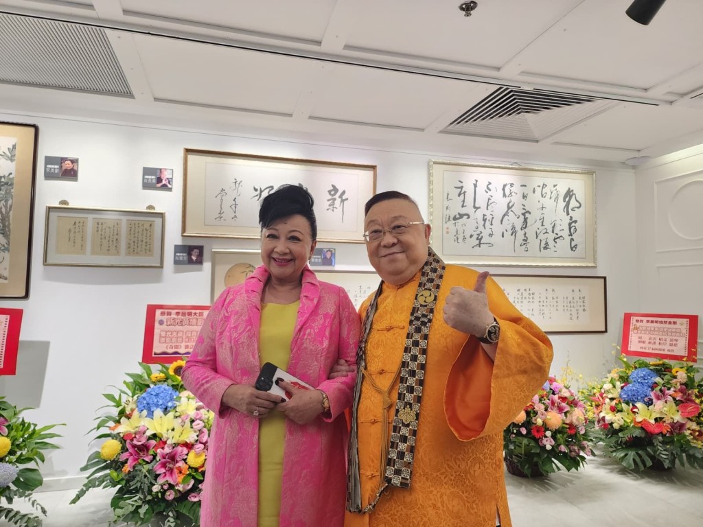 「新光黃埔影藝城」設綜藝小紅館下月開騷,家燕姐表示會籌備開騷。 「新光黃埔影藝城」設綜藝小紅館下月開騷,家燕姐表示會籌備開騷。