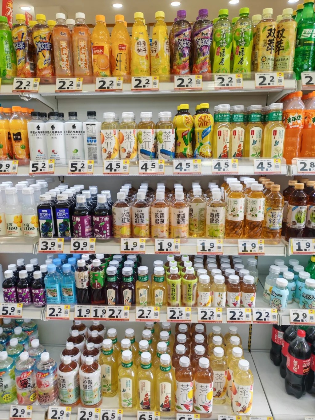 健康控糖風越來越成為主流,傳統含糖汽水銷量不斷萎縮。小紅書@fhchbf 健康控糖風越來越成為主流,傳統含糖汽水銷量不斷萎縮。小紅書@fhchbf