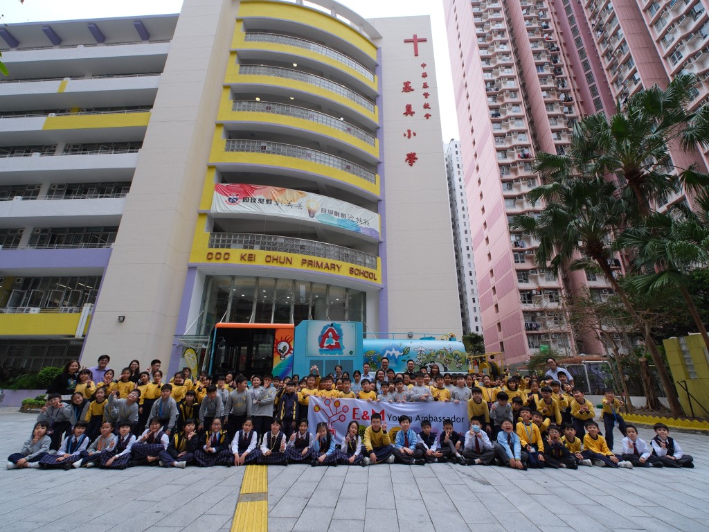 署方透过氢能洗街车进校活动，让学生体验氢能的日常应用。随着 5 月「氢能周」加强青年参与，将能深化大众认知并为香港氢能发展培育人才。