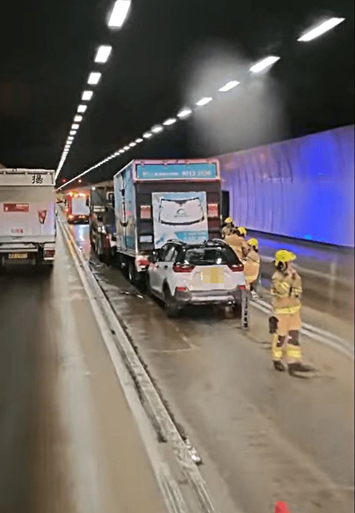大欖隧道管道內發生三車相撞意外。網上圖片