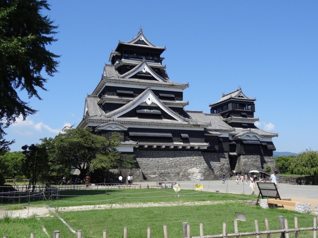 熊本市长大西一史表示，熊本城是当地灾后重建的象征。kumamoto-guide.jp