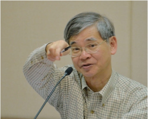 羅致光指社會需時討論可行方案。