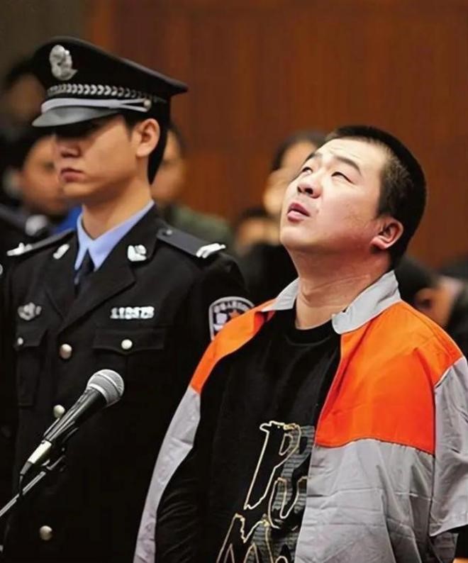 李磊被捕後直認犯下滅門自家的罪行，要求盡快判死刑。