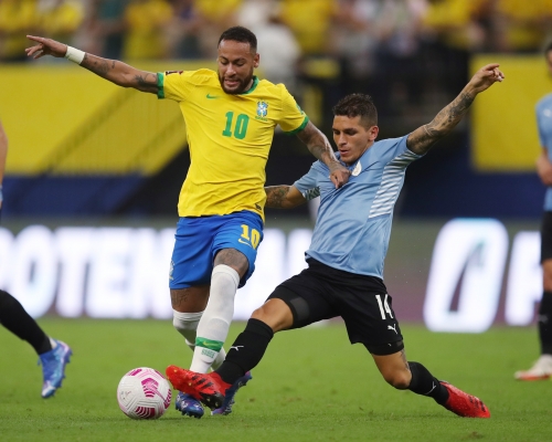 世盃擂台躉巴西(黃衫)幾乎肯定出綫。Reuters