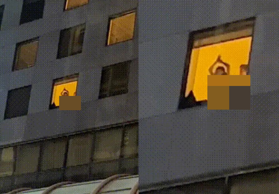 去年(2021年)11月，一對男女於佐敦彌敦道鬧巿一間酒店房內，疑親熱時沒拉窗簾。(資料圖片)