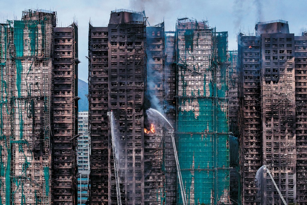 大埔宏福苑五級火造成多人死亡，承建商疑採用非阻燃棚網，導致火警蔓延。