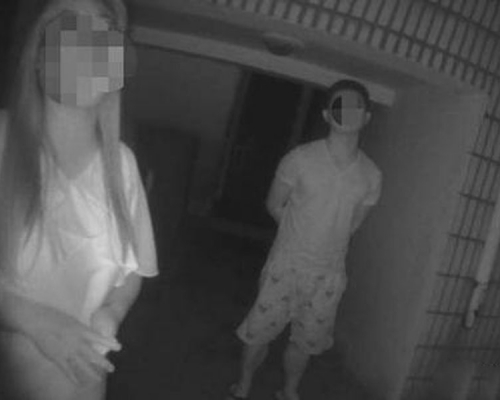 警員趕到現場協調母子矛盾。(網圖)