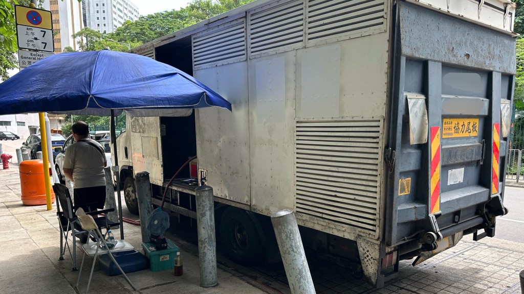 消防處搗非法加油站。