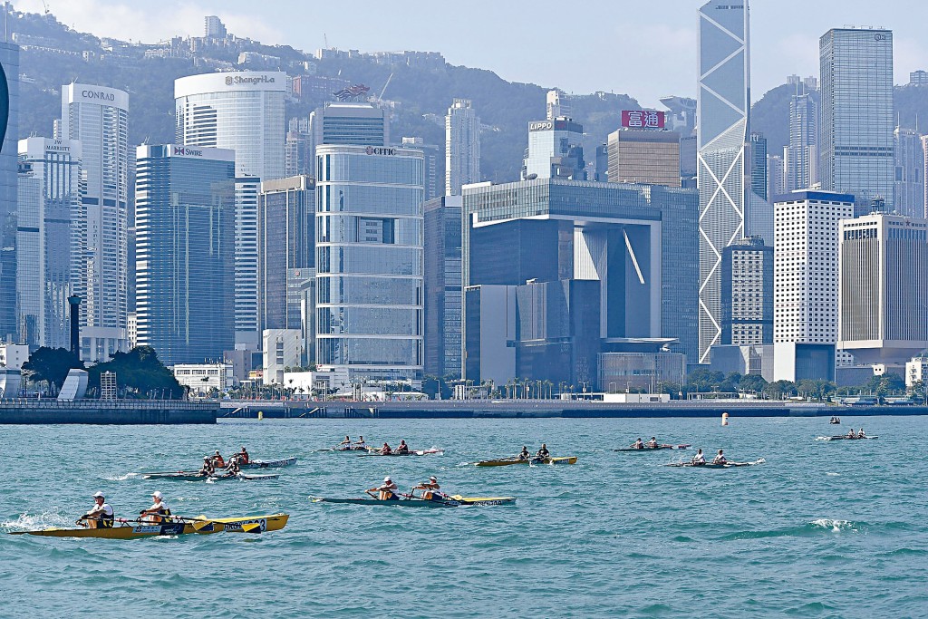■近日新股認購漸見熾熱，資金流入香港，港元亦轉強。