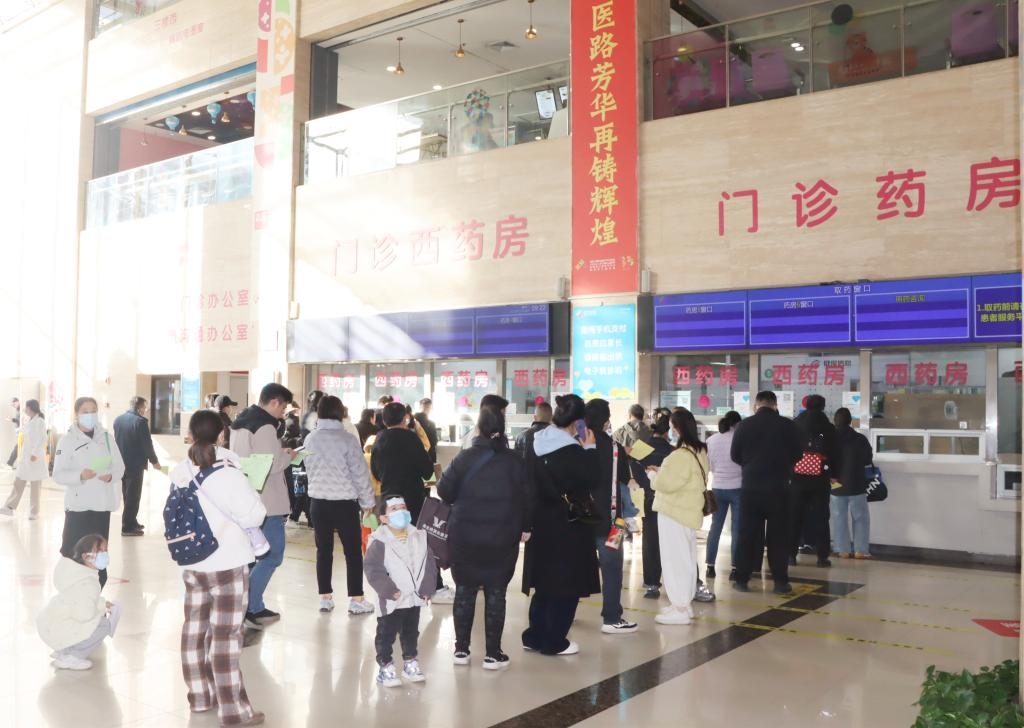 廣州三甲醫院  感染科、發熱門診的就診患者數量  明顯有所上升。 新華社資料圖