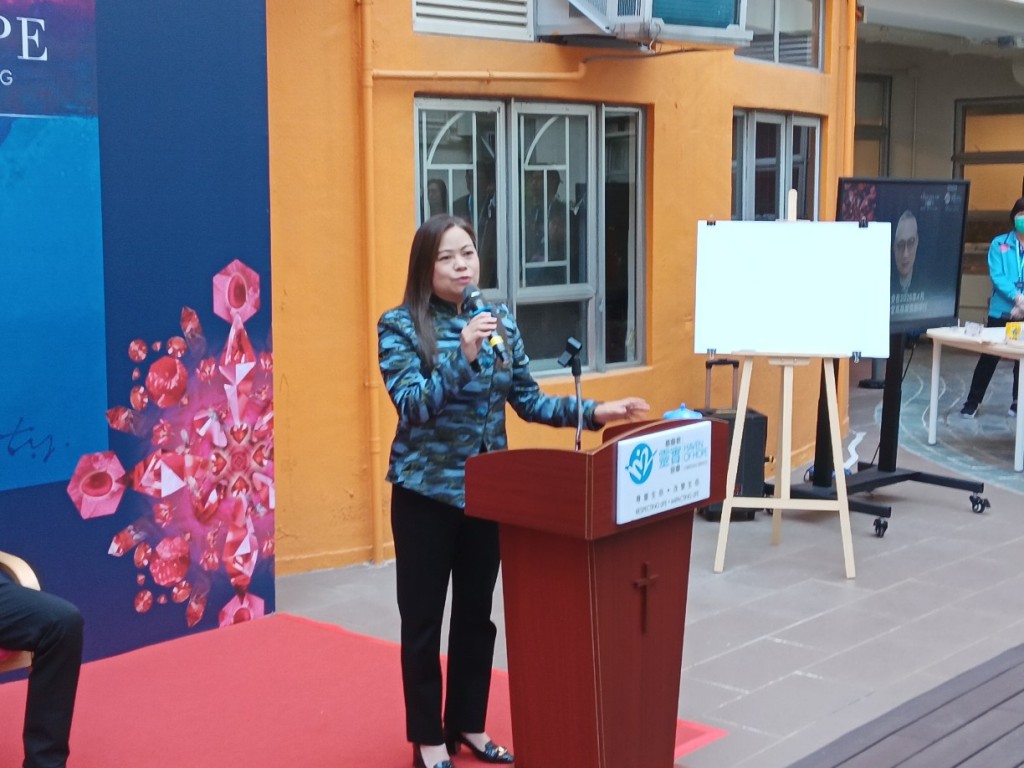 羅淑佩透露她的家父也是在靈實醫院度過他最後的日子。