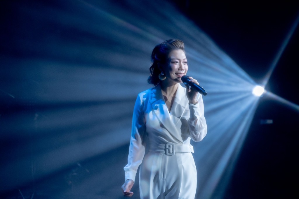 龍婷更唱Beyond的《海闊天空》。 龍婷更唱Beyond的《海闊天空》。