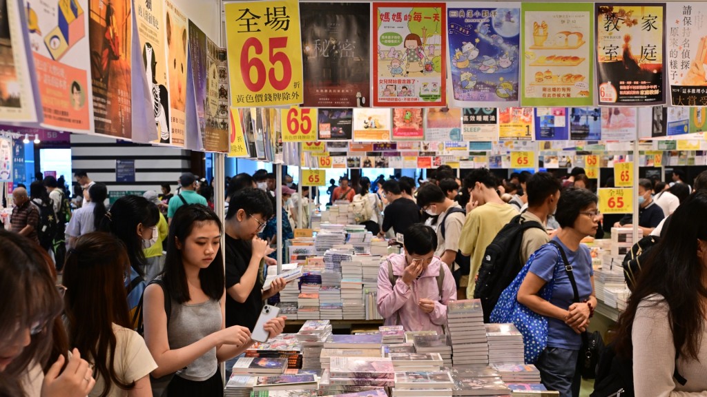 有參展書商割價65折搶客。陳極彰攝