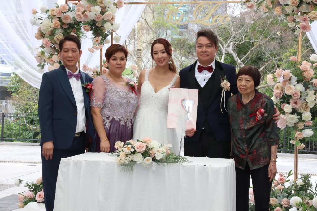 吴嘉仪正式成为人妻。