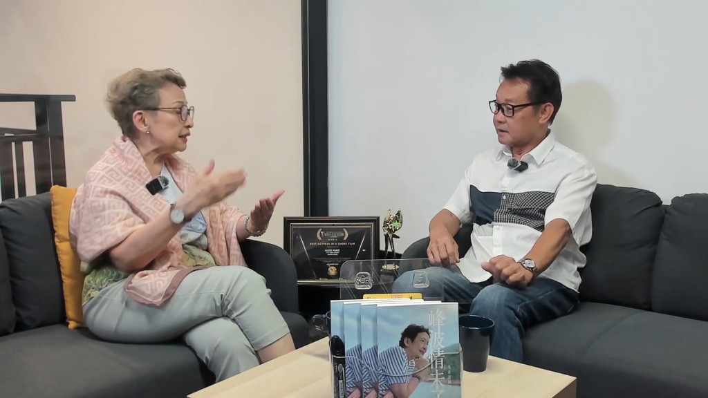 李岡曾接受馮素波訪問。