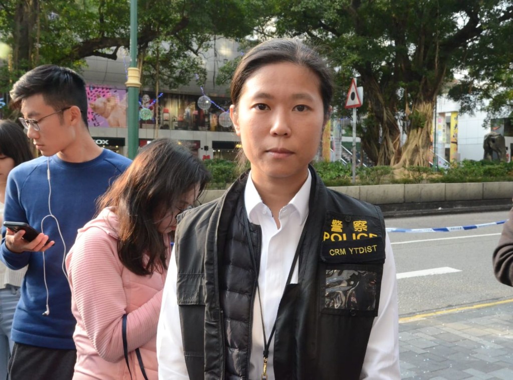 被問到房內是否有煙味時,陳家瑩表示仍有待進一步調查。