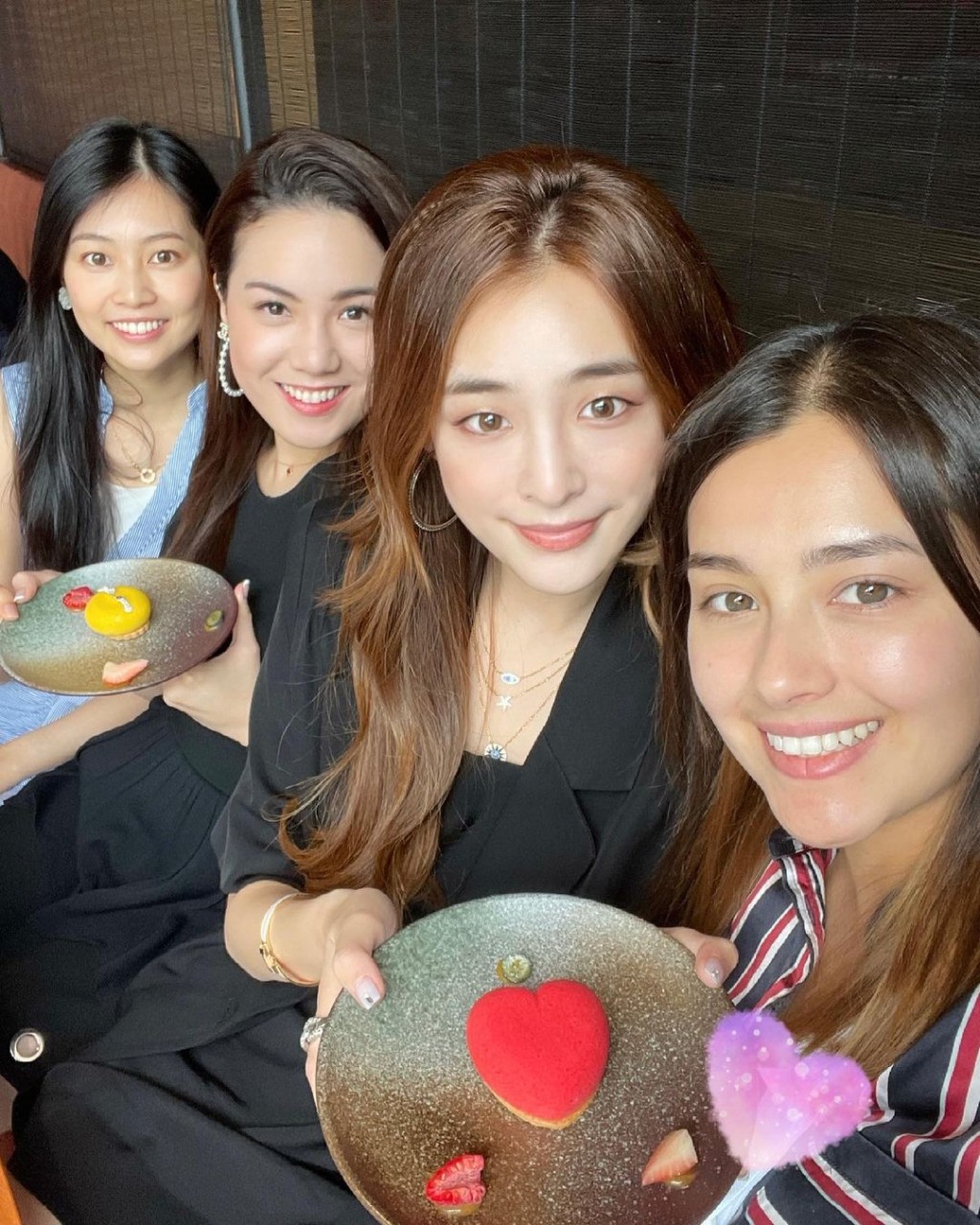 陳楨怡跟同屆港姐冠軍謝嘉怡、季軍郭柏妍和友誼小姐鄺美璇經常飯聚。