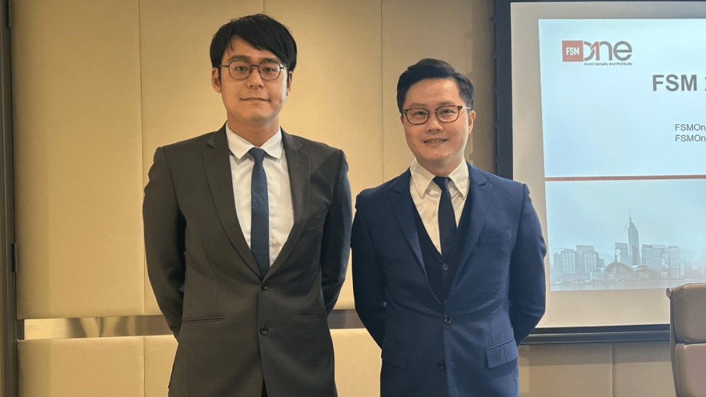 左起：FSMOne（香港）環球債券部經理陳家朗 、FSMOne（香港）投資組合管理及研究部總監沈家麟