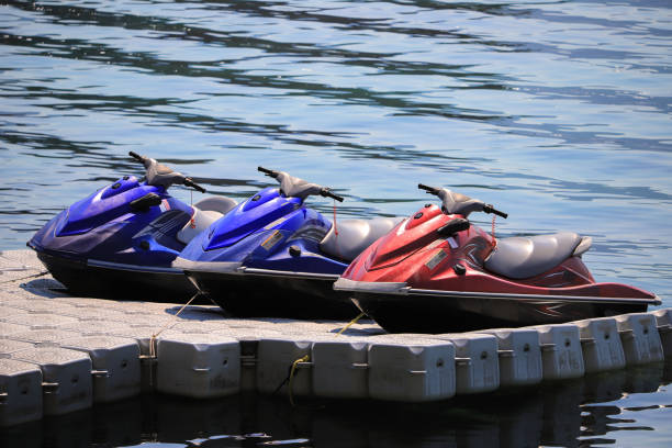 到外地旅遊常有機會接觸水上電單車，這是種深受年輕人歡迎的刺激玩意，但要提防樂極生悲。