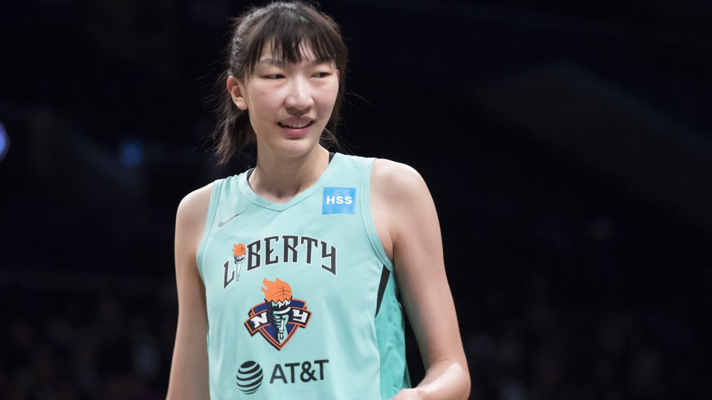 6呎10吋的韓旭有「女版姚明」外號。AP