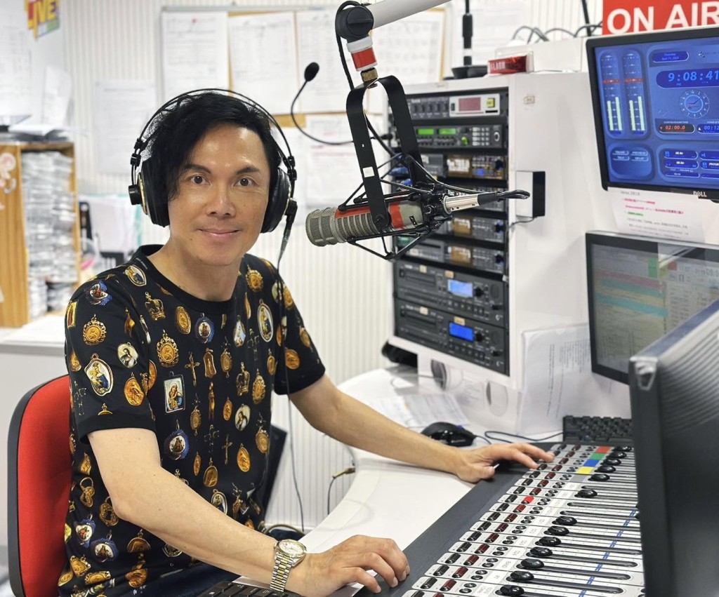 歐陽德勛曾加入商台做DJ。 歐陽德勛曾加入商台做DJ。