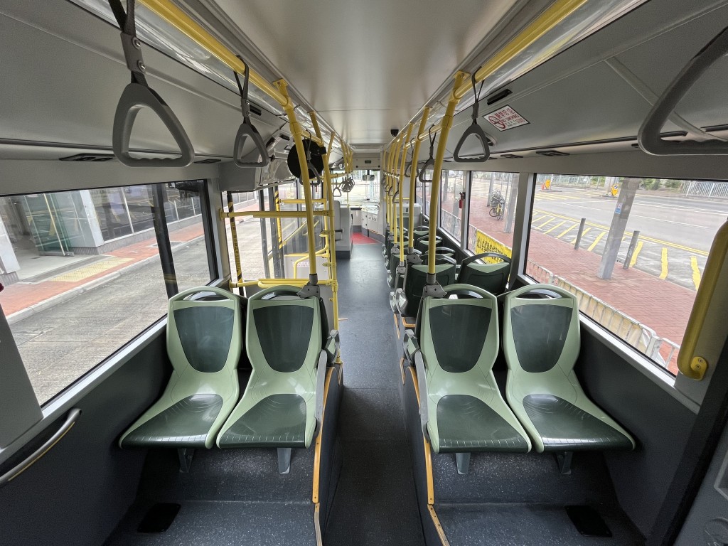 皇巴士已徹底清潔車廂，並為車隊噴灑消毒抗菌塗層。皇巴士圖片