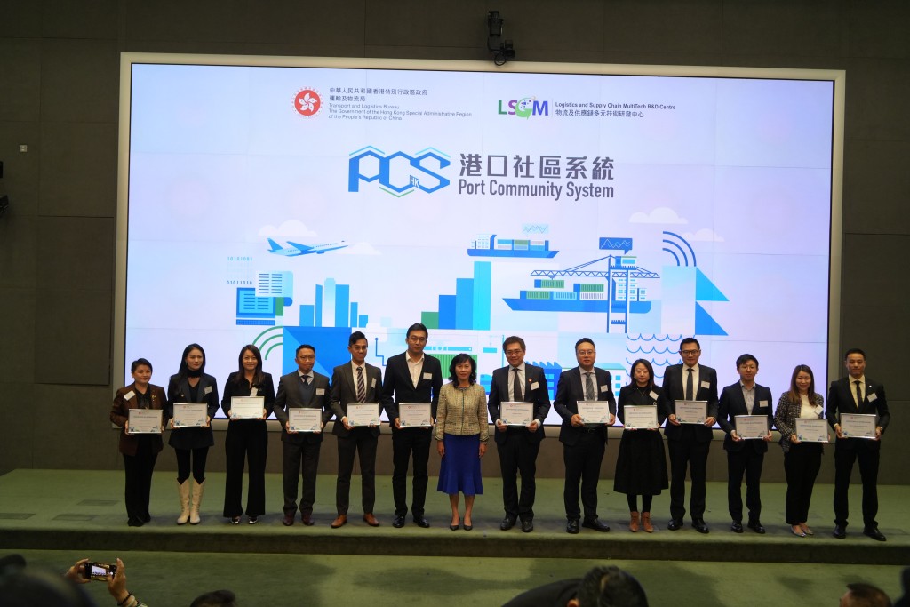 她亦宣布推出一套環境、社會和管治（即簡稱「ESG」）數據收集工具包。