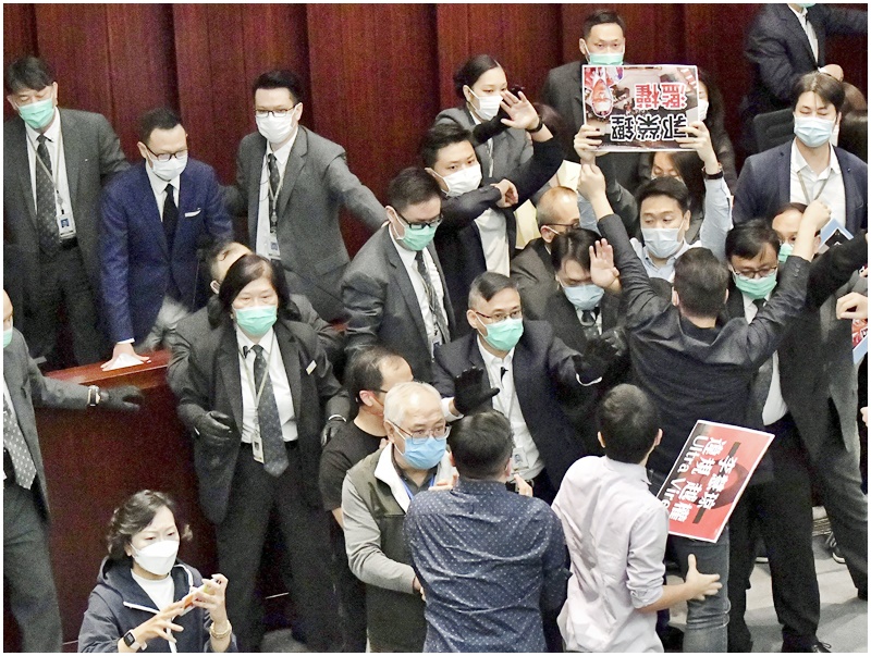 警方指在5月8日的會議上,有個別議員在會議室進行擾亂行為。資料圖片