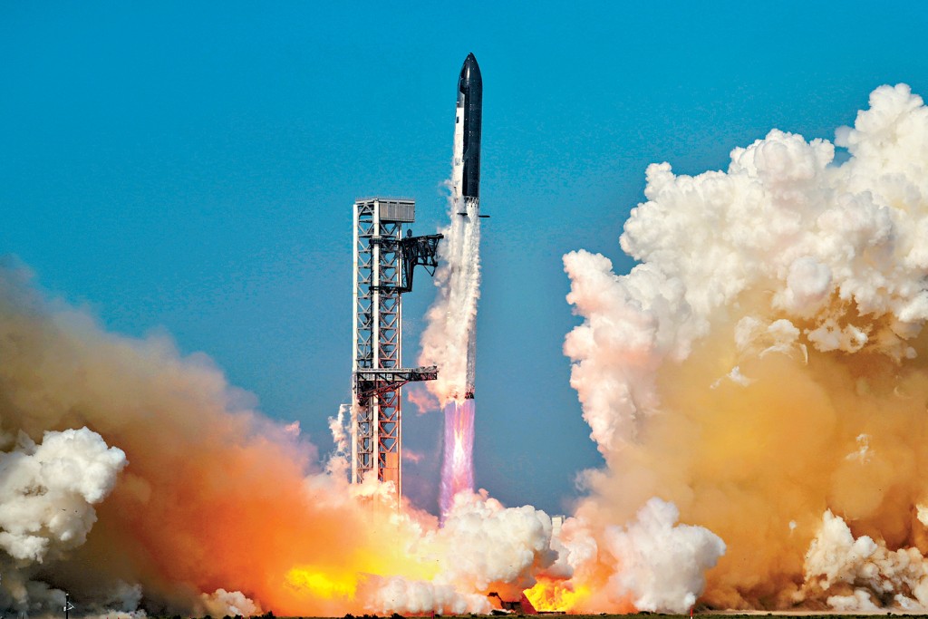 SpaceX最新版「星艦」巨型火箭周五從德州基地升空。