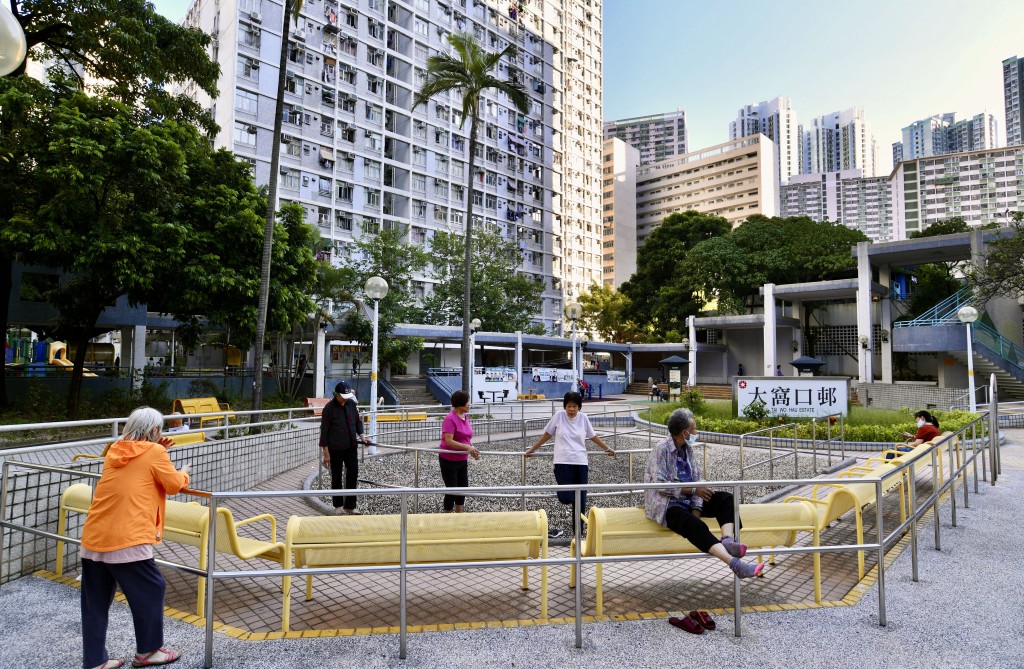 香港人口老化問題嚴重。 香港人口老化問題嚴重。