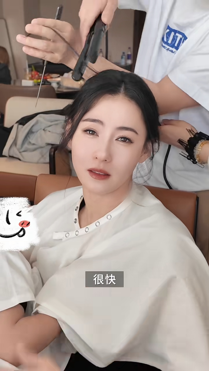 張栢芝抱着Marcus表示:「過一年就抱不動了。」 張栢芝抱着Marcus表示:「過一年就抱不動了。」