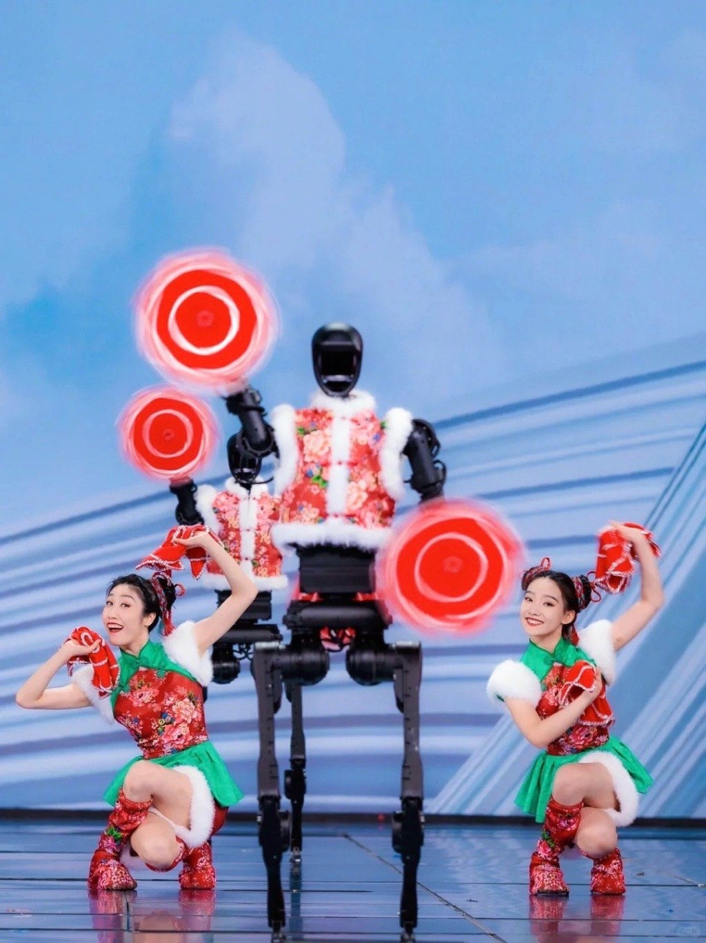 春晚舞台上的一場表演，點燃了內地人形機械人租賃市場。