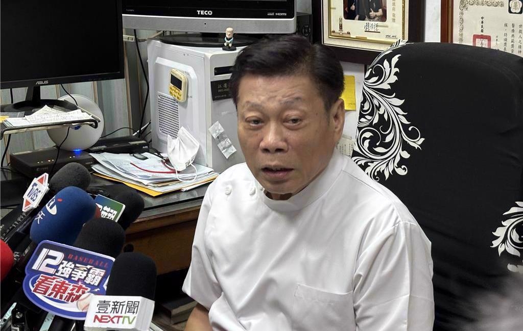 法醫高大成表示，張文改良了鄭捷犯案模式與手段，且種種狀況都顯示為自己預留逃跑路線，認為墜樓並非是畏罪。 中時