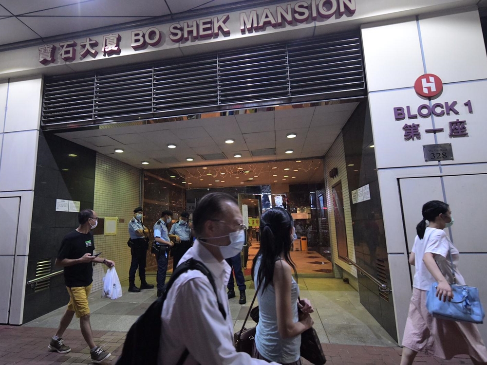 政府自晚上7時起將荃灣沙咀道328號寶石大廈第1座列為「受限區域」。
