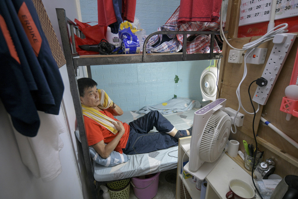 政府扶貧委員會今日(18日)正式發表《香港精準扶貧成果報告》。 政府扶貧委員會今日(18日)正式發表《香港精準扶貧成果報告》。