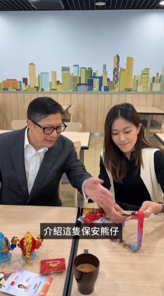 鄧炳強早前與數位獲得去米蘭冬奧實習的保安局青年領袖同亮志計劃的同學見面。鄧炳強fb