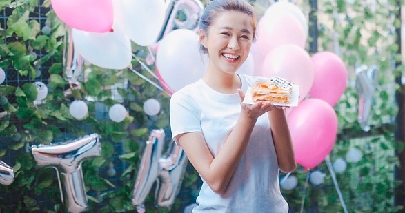 25歲的Kaman，自稱是「18歲半」生日。