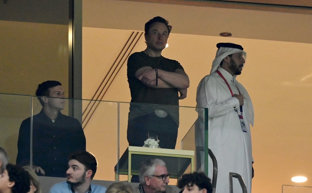 马斯克上月18日被拍到现身卡塔尔观看世界杯，而此次是搭乘私人飞机前往