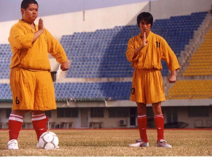 林子聪2000年获周星驰相中拍《少林足球》。