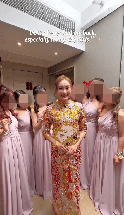 陳戩浩太太穿上裙褂與好姊妹合照，待嫁新娘幸福滿溢。